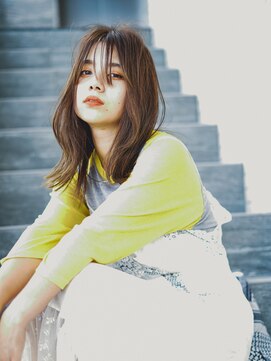 ライラ(Lyla) まるで映画の主人公のような　うざバング　切りっぱなしミディ