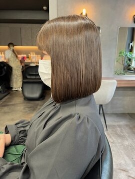 アイユー(ii+U) 前下がりボブ　重め　艶　丸みボブ