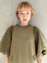 ルーク(LUKE) ぱつっとオン眉とハイトーンベージュ