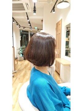 ジーナ(ZINA) 前下がりボブ