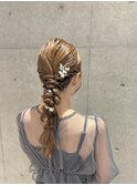 どの場面でも可愛い編みおろしヘア
