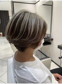 大人女性の新定番。自然に馴染む白髪ぼかしハイライト
