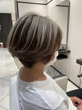 アース エレガンス 吉祥寺店(EARTH Elegance) 大人女性の新定番。自然に馴染む白髪ぼかしハイライト