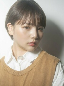 エミュ 表参道 青山(emu) 【emu井上信洋】耳かけでコンパクトな丸みショート【エミュ】