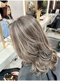 ハイライトミディアムヘア暗めカラーオリーブグレー