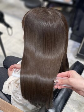 エヌアイ オモテサンドウ(ni omotesando) ☆透明感たっぷりヘーゼルベージュ☆