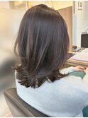 ミディアムスタイルのエアリーボブ 