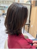 鎖骨ラインのミディアムレイヤー