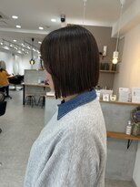 ナウアズ(now as.)&nbsp;大人の洗練されたヘイリーボブx白髪ぼかしグレージュ【菅井】