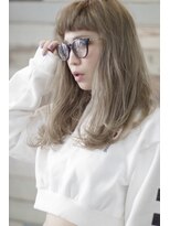 ソラ(sora)&nbsp;グレージュカラーのルーズウェーブロブ　眼鏡女子バージョン