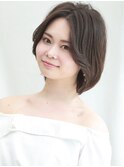 センターパート耳掛けボブ