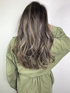 アリーシャ バイ アルティナ(Alisha by artina) コントラストハイライト×ナチュラルウェーブ【Alisha相模大野】