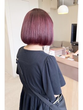 イーズ 鎌倉(e's) シンプルなボブスタイルも可愛く♪ピンクレッドカラー