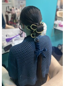 リエラ 新宿(RIERA) リングポニー付きローポニー