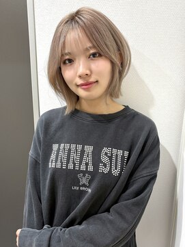 ユーフォリア 渋谷グランデ(Euphoria SHIBUYA GRANDE) レイヤーボブ ミルクティーベージュ ハイトーン 前髪カット