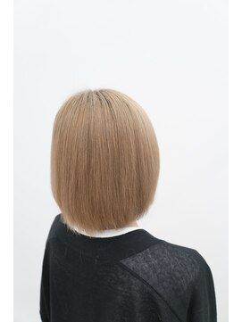 ビーヒアナウ N゜03 金沢駅西店(BE HERE NOW) ナチュラルボブ/ベージュカラー/酸性ストレート
