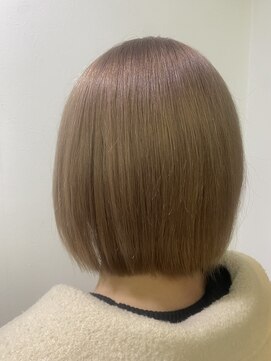 ハイトーンミルクティーベージュボブ