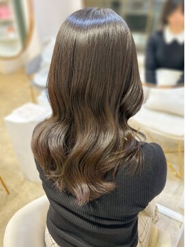 レア 表参道(L'ea) 大人ガーリーダークアッシュミディアムレイヤー似合わせカット