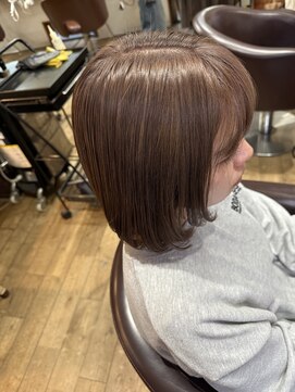 クネア(kunea) 切りっぱなしボブ/ミルクティーベージュ