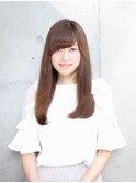 斜めバングがキュートなゆるツヤストレートスタイル☆