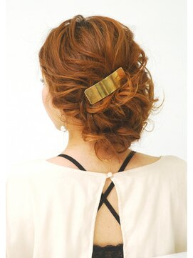 ゲッカビジン(GEKKABIJIN) ルーズにまとめたる大人のアップ《ヘアセット&着付 GEKKABIJIN》