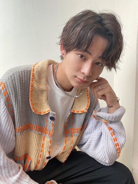 ツーダブルバイフィフス 西梅田店(WW.. by fifth) センターパートツイストスパイラルパーマ刈り上げメンズパーマ