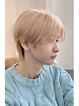 エマ(emma) 〈ホワイトミルクティー×センターパート×韓国ヘア〉