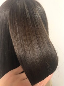 ヘアーデザイン ドアー(Hair-design Door)の写真/お客様の一人一人の髪の太さや、ダメージを見極め、数種類の薬剤を塗り分けダメージレスで仕上げます◎