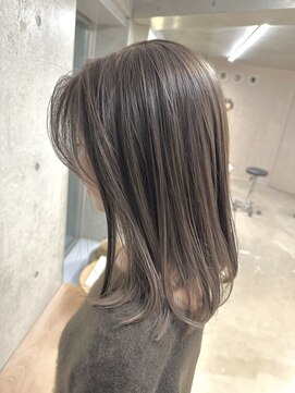 エウペ 渋谷(WEUPE) 斜めバング/グレージュカラー/デザインカラー/シルキーベージュ