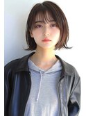 ミルクティーブロンドダークブルーワンホンレイヤーレイヤーボブ