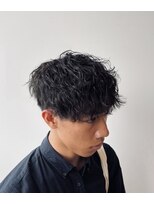 ヨムニノクチ(YOMUニノ口) 刈り上げセンターパート/波巻きツイストスパイラル