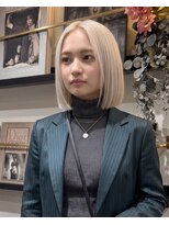 グッドフェローズ キタホリエ(GoodFellas kitahorie)&nbsp;自然な透明感漂うハイトーンミディアムボブレイヤーブリーチ艶感