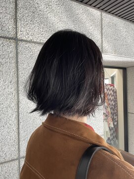 ヌム(Nm) ワンレン外ハネカジュアルボブ