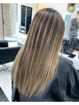 アリープアウル(ALEAP owl) バレイヤージュ[ツートーンカラー/シルキー/タイトストレート]