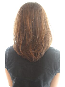 レウナ 外苑前(Reuna) 【30代40代50代】毛流れ綺麗なひし形ミディ