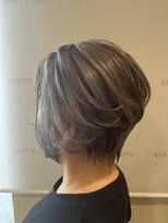 キャトルセゾン(quatre saisons)&nbsp;白髪ぼかしミルクティー×前下がりボブ