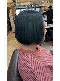 ダークグリーンカラーとミニボブ【ウルフ/大村】