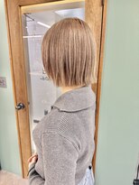 ヒビヲ 天神警固(HIBIO) ショートボブ切りっぱなしボブタッセルボブブリーチダブルカラー