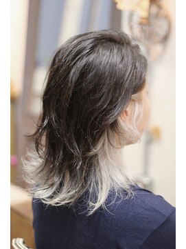 キミ(kimi) 【kimi自由が丘】インナーホワイトカラー ケアブリーチシルバー