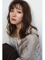 イッシキ(ISSIKI)&nbsp;【ISSIKI】スモーキーベージュ × ゆるウェーブ