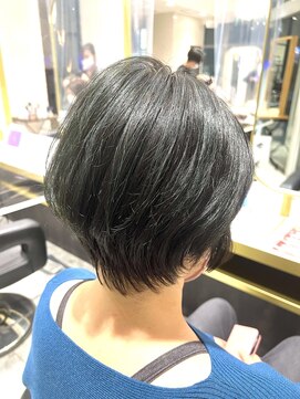 アース 春日部店(HAIR&MAKE EARTH) ショートボブ×カーキハイライト