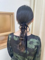 ソノ(sono)&nbsp;編み下ろし　玉ねぎヘア　ローポニー　参列　イベントヘア