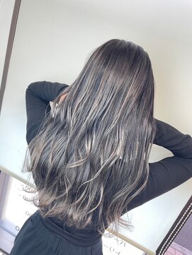 アイズ 本厚木(AIZU) シルバーグレージュ