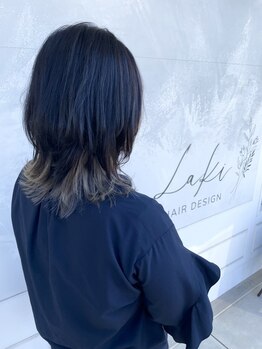 ラキ(Laki)の写真/こだわりの処理剤＋豊富なカラーで、艶を出しながら髪をキレイに魅せていくので、今よりもっと華やかに☆