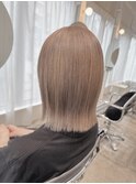 切りっぱなしボブ×ベージュ