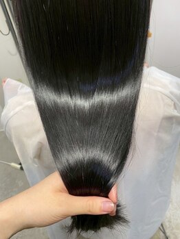 フェイスヘアクリエイション(FAITH HAIR CREATION)の写真/髪の状態に合わせてオーダーメイドで施術！髪の芯から潤いを与え、どこから見ても潤いたっぷりの艶めく質感