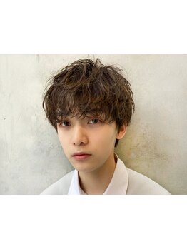 「これくらいがいい」そんなパーマ感を叶える【シャドウパーマ】は幅広い年齢層に人気のトレンドデザイン*