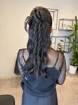 メデル(mederu)&nbsp;カチモリヘアハーフアップお呼ばれヘアアレンジ結婚式アレンジ