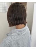 赤みを抑えた柔らかグレージュボブ