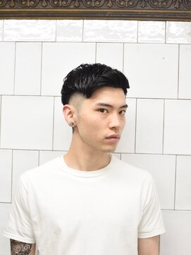 メリケンバーバーショップ コウベ(MERICAN BARBERSHOP KOBE) ツーブロカジュアル73風アップバング